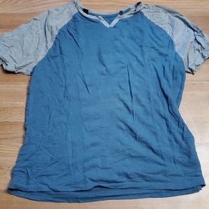 REMOVING 12/27-V-Neck Tshirt